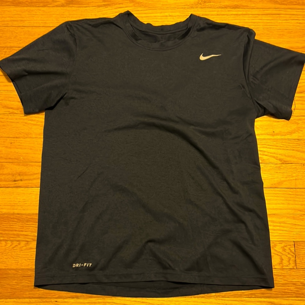 Men’s Nike Dri Fit Sports Shirt. Navy Blue. Size Medium.